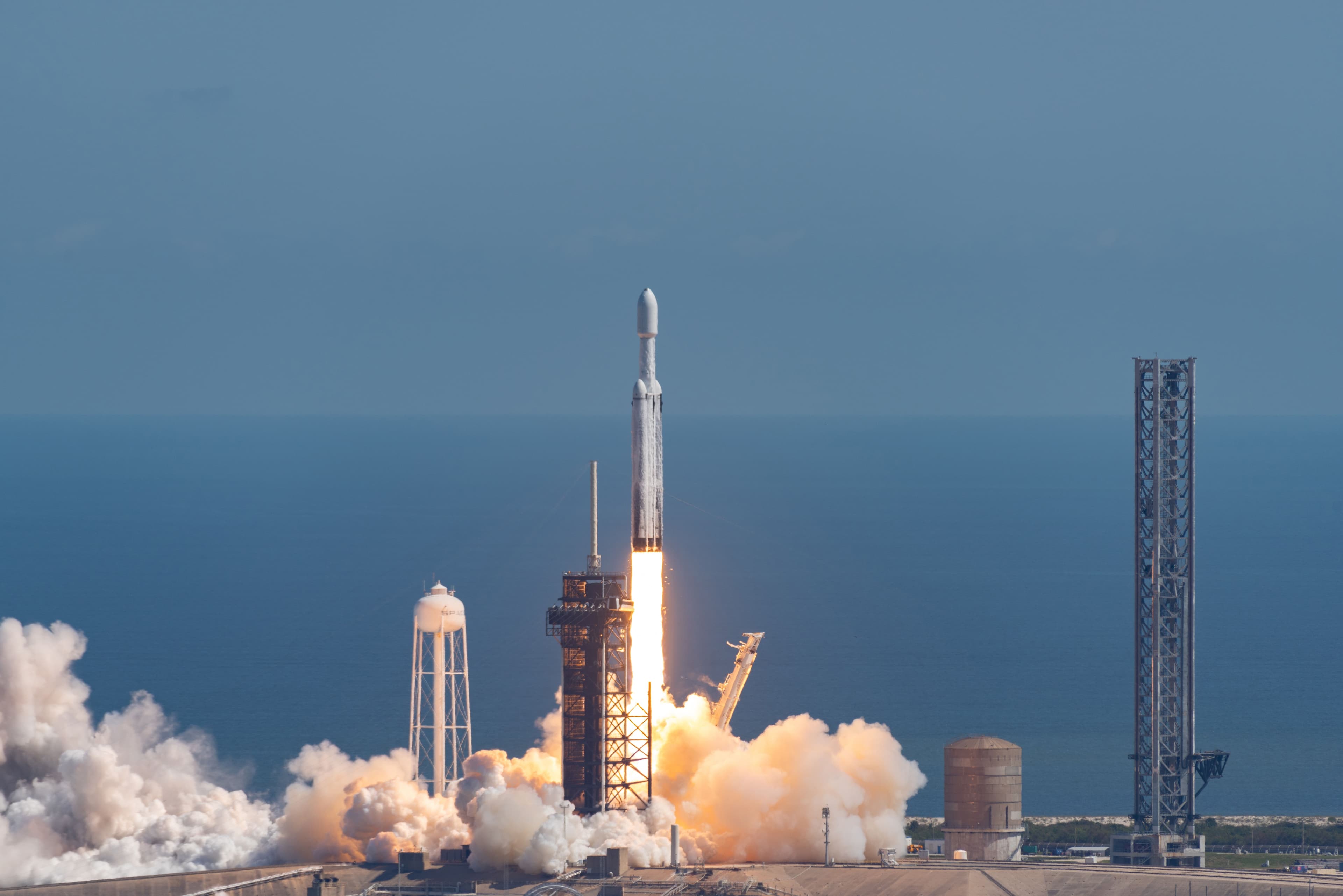SpaceX Falcon Heavy Launch of Europa Clipper in 2024 (Getty Images/Brandon Moser)