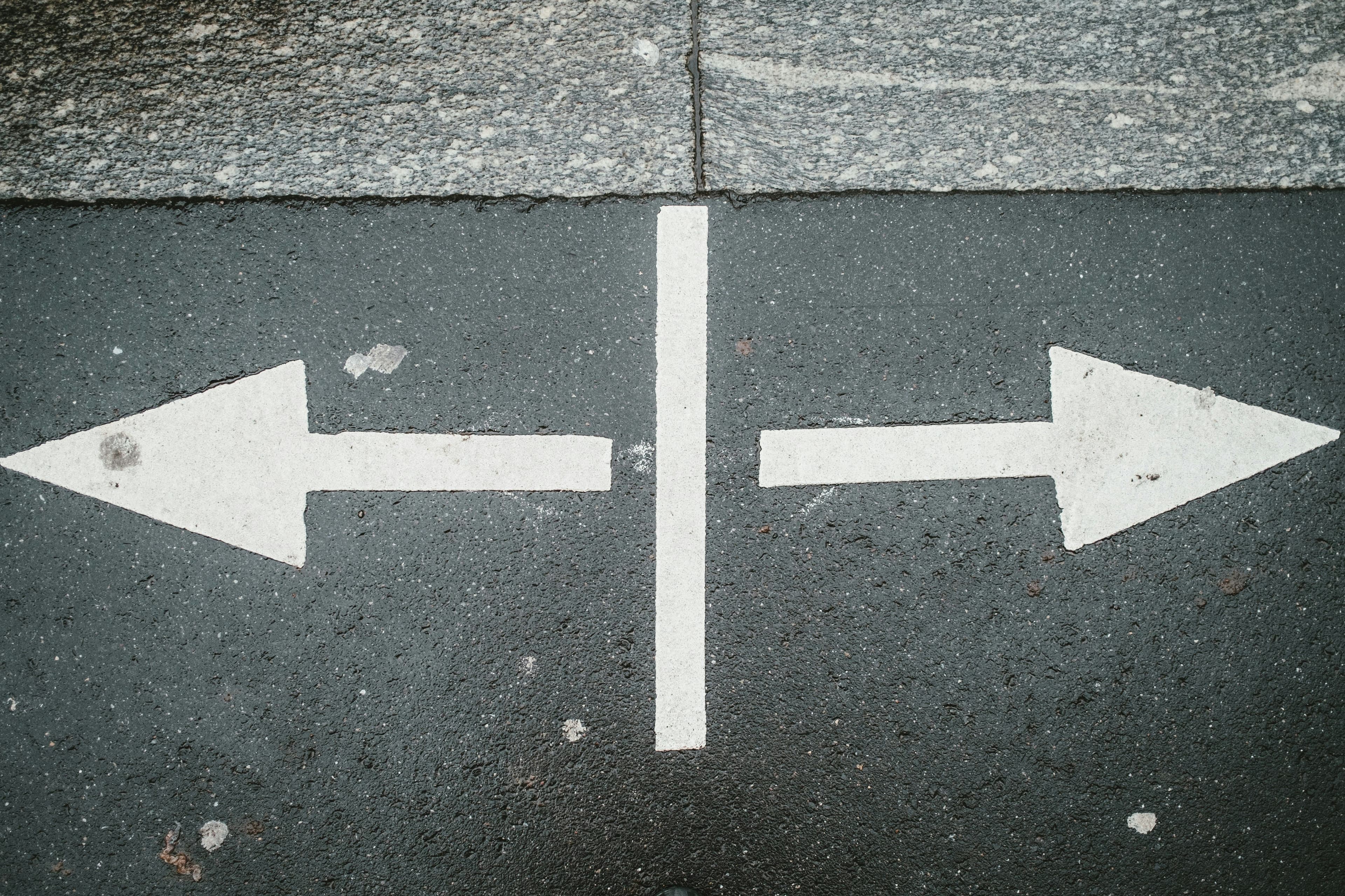 split, arrows. (Claudio Schwarz/Unsplash)