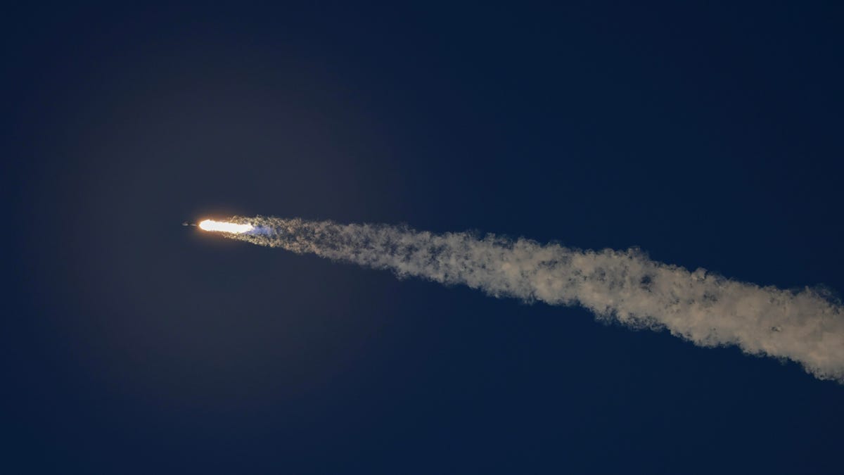 SpaceX wants to launch 100k more Starlink satellites for 100x the bandwidth