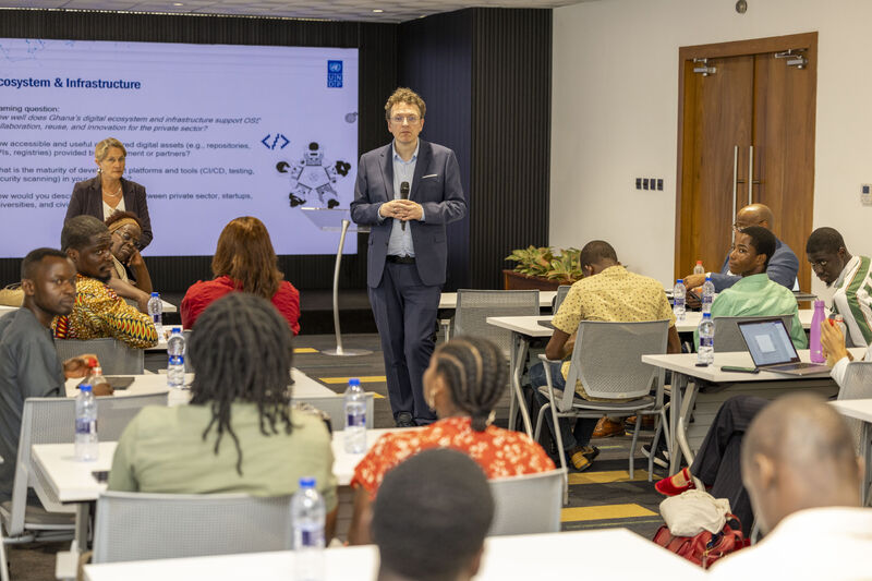 A speaker walks among the audience at the workshop.