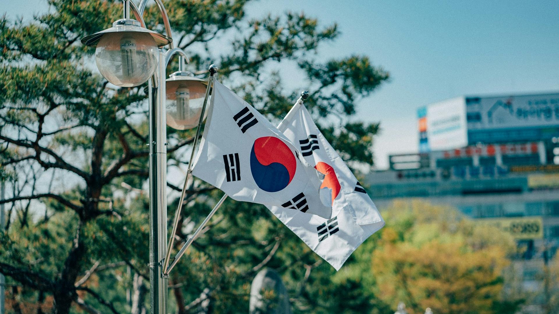 Bitcoin rises toward $64,000 as Korea's record chip crash leaves crypto untouched