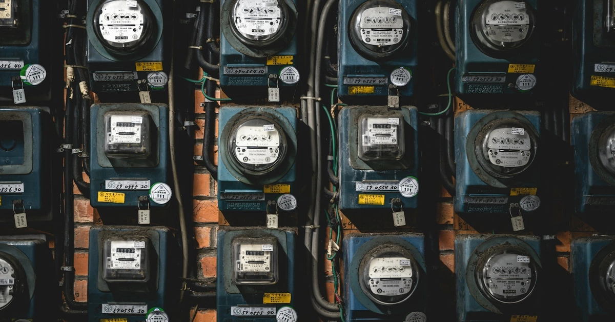 Electricity Planning Engine: An Hourly Arbitrage API for Batteries and Solar, Plus the Timezone Bug That Almost Broke It