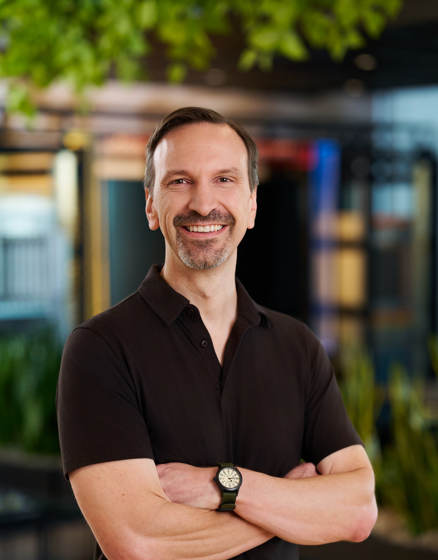 https://storage.googleapis.com/gweb-cloudblog-publish/images/Chris_Betz_Google-9779.max-2200x2200.jpg