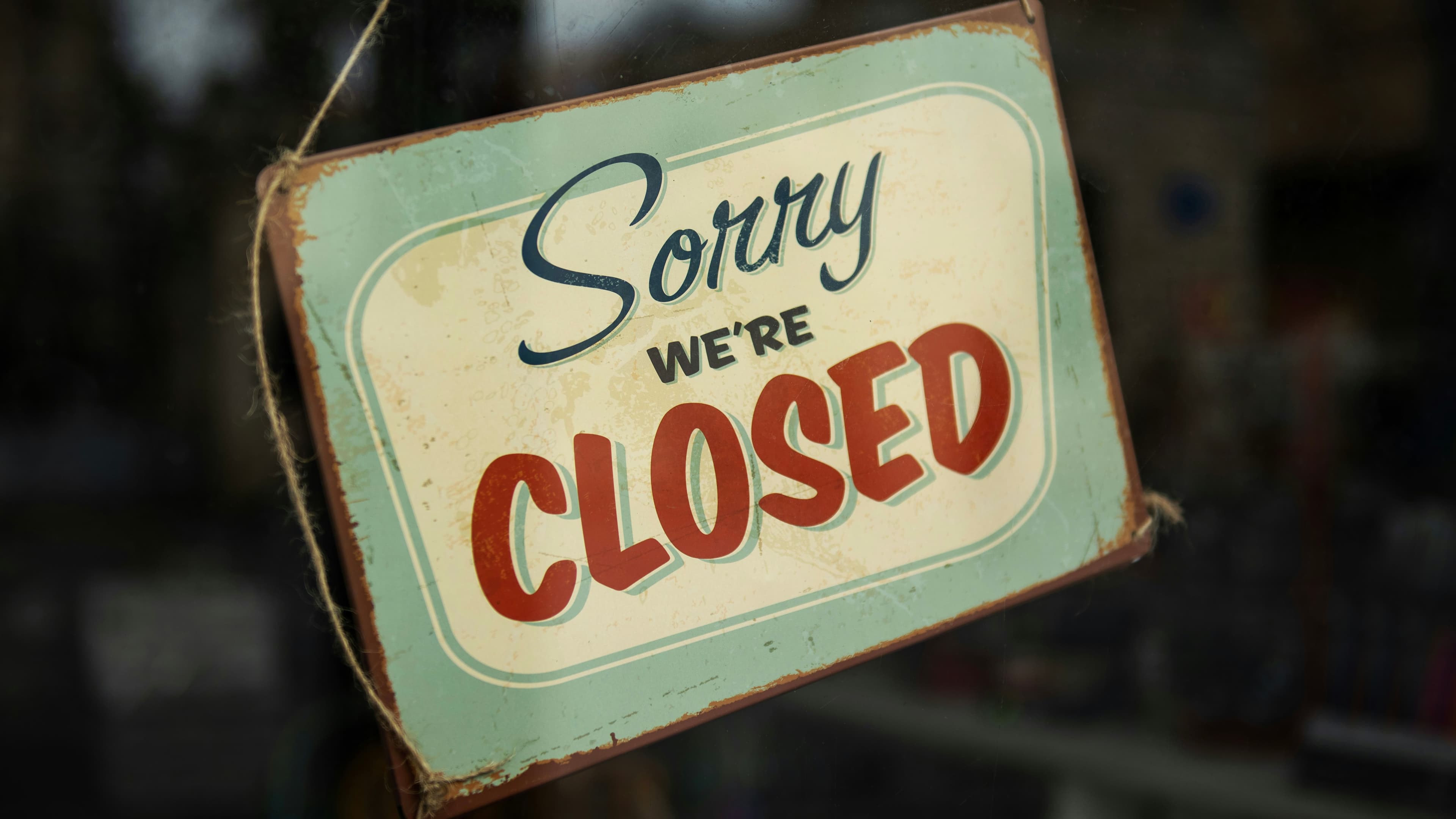 Closed sign (Tim Mossholder/Unsplash)